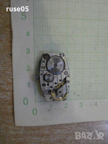 Часовник "ЗВЕЗДА" съветски дамски механичен работещ, снимка 3 - Дамски - 46447486