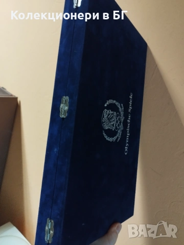 ГОЛЯМА ВЕЛУРЕНА КУТИЯ  ЗА СЪХРАНЕНИЕ НА МОНЕТИ, снимка 6 - Нумизматика и бонистика - 53921517