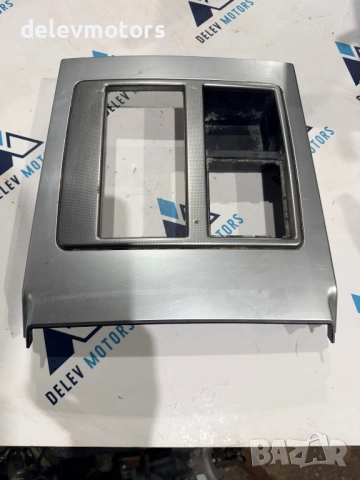 P1JB84XZAAB интериорна пластмаса около скоростен лост от Jeep Cherokee (KK) 2.8 CRDI, engine ENS, снимка 4 - Аксесоари и консумативи - 53602791