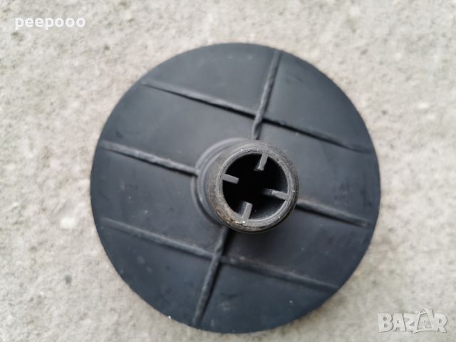 Винт за захващане на резервната гума за Рено , снимка 2 - Аксесоари и консумативи - 45419672