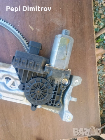 90579356 101250-200 Мотор за стъклоповдигач, преден десен, за Opel Zafira, снимка 3 - Части - 52314860