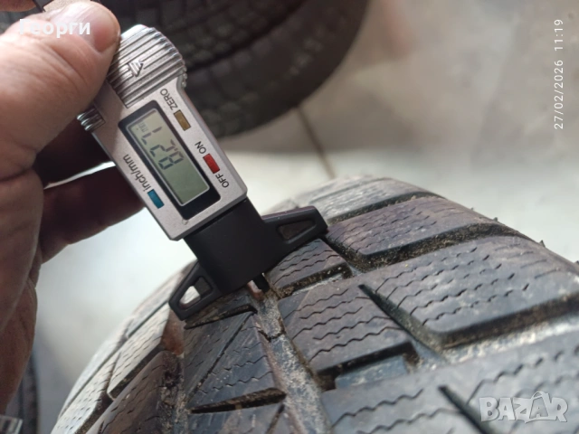 2бр.зимни гуми 215/70/16 Sumitomo, снимка 2 - Гуми и джанти - 53663734