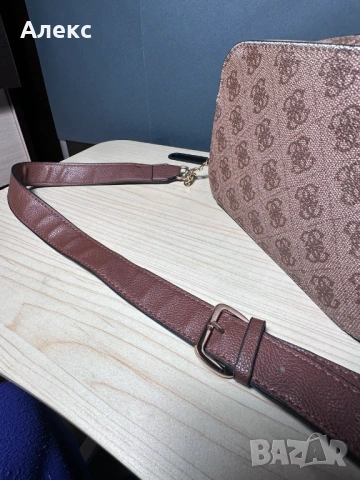 Стилна дамска чанта Guess – оригинална, б/у, запазена, снимка 6 - Чанти - 53902447