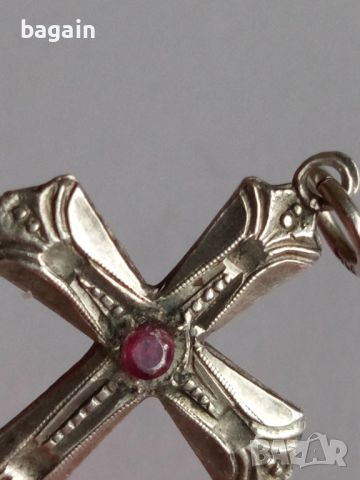 Сребърен кръст с рубин., снимка 1 - Колиета, медальони, синджири - 45418303