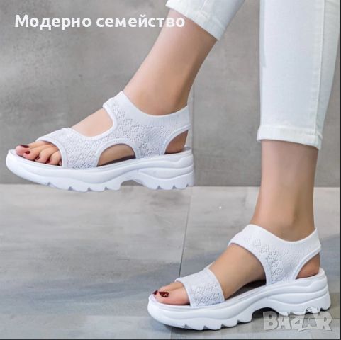 Дамски летни сандали в бяло 