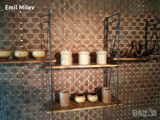 Метална етажерка с дървени полици с дървени и керамични аксесоари, снимка 8 - Декорация за дома - 50424750
