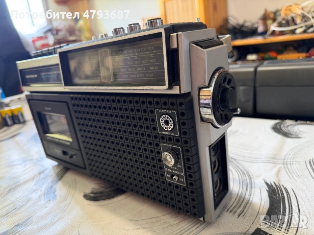 Касетофон Universum, снимка 6 - Радиокасетофони, транзистори - 54257935