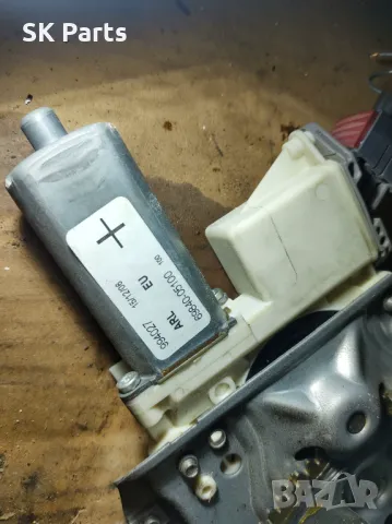 Стъклоповдигач заден ляв за Toyota Avensis t25, снимка 3 - Части - 49971379