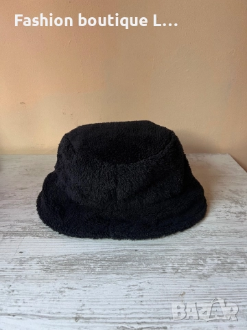 Дамска кръгла черна пухена шапка 🖤, снимка 4 - Шапки - 52943917