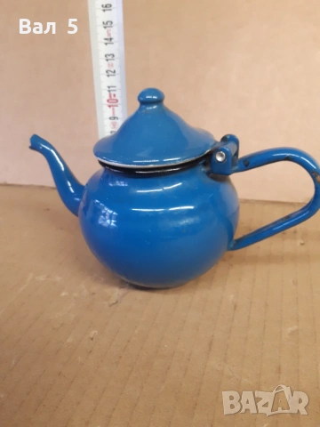 Красив стар малък емайлиран чайник, снимка 3 - Антикварни и старинни предмети - 53750591