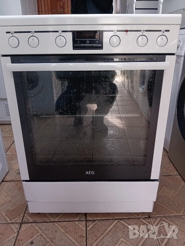 Свободно стояща печка с керамичен плот Аег Aeg с две години гаранция!, снимка 2 - Печки, фурни - 53689727