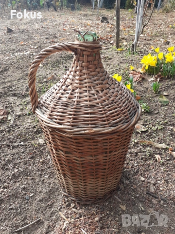 Стара стъклена дамаджана оплетена с ратан, снимка 2 - Антикварни и старинни предмети - 53363940