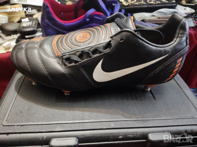 Калеври Бутонки Футболни обувки Найк - деветка Nike, снимка 2 - Футбол - 45060749
