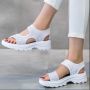 Дамски летни сандали в бяло 