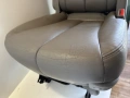 Задна дясна седалка втори ред кожена сива за KIA Carnival (2006–2012), снимка 2