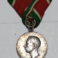 Сребърен медал Борис III, снимка 2 - Колиета, медальони, синджири - 45685917