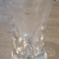Продавам стара стъклена ваза с инкрустации, снимка 1 - Вази - 45582733