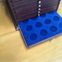 Дървена кутия за монети, снимка 3 - Нумизматика и бонистика - 45476022
