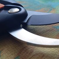 Градинска лозарска ножица FISKARS с разминаващи се остриета SingleStep™. Нова., снимка 6 - Градински инструменти - 45711056
