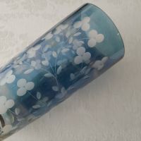ретро синя стъклена ваза с гравирани цветя, снимка 5 - Антикварни и старинни предмети - 45620393