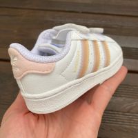 Детски маратонки Adidas Superstar, размер 19, снимка 2 - Детски обувки - 45303789