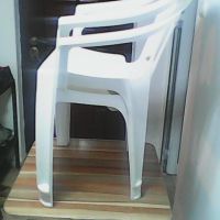 Сгъваема  маса   и    два  бели  стола   ., снимка 3 - Къмпинг мебели - 45716275