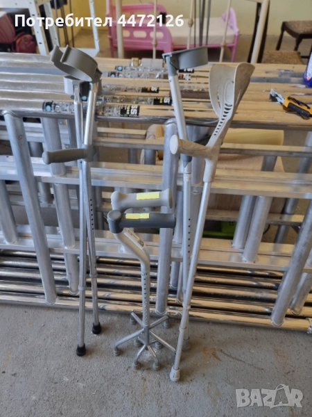 Патерици, снимка 1