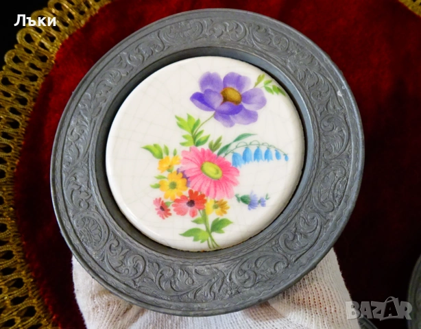 Калаена чиния,пано с пъстри цветя,релеф. , снимка 4 - Антикварни и старинни предмети - 54058741