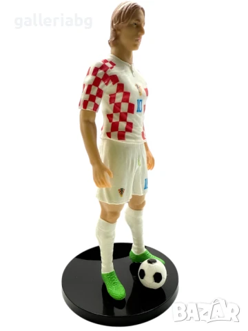 Фигурка на Luka Modric с екип на Хърватия – колекционерски модел №10, снимка 4 - Фигурки - 51261489