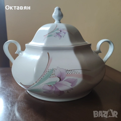 Порцеланов супник