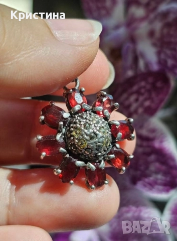 Красива сребърна висулка с Гранати и марказити 