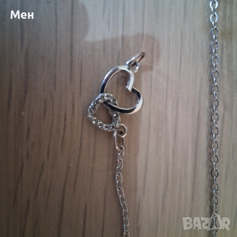 Сребърна гривна със сърчице и прозрачни блестящи камъчета с удължение за врата