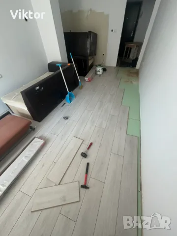 Монтаж на ламиниран паркет, ПВЦ и MDF первази, алуминиеви лайсни за под и стена, снимка 8 - Ремонти на апартаменти - 49788466