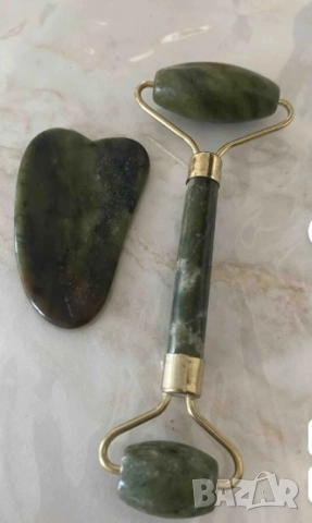 💚 Нефритен масажор за лице  