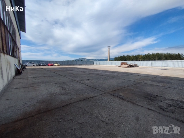 Под наем промишлено място гр. Перник, паркинг, гараж, склад от 400 до 1500кв.м., снимка 2 - Парцели - 53592997