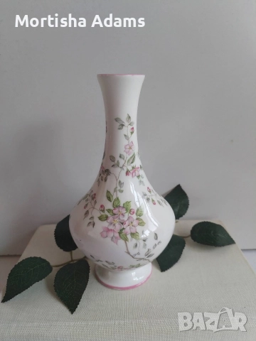 Английска ваза- фин костен порцелан 