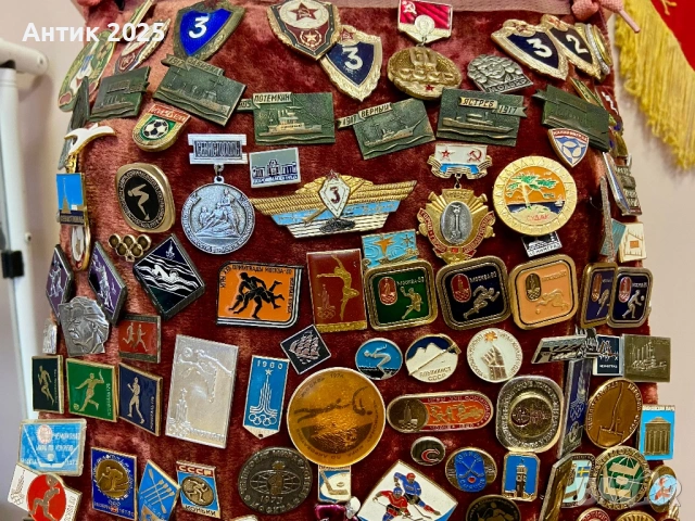 Продавам колекция от медали, значки и паметни знаци, снимка 3 - Колекции - 50441864