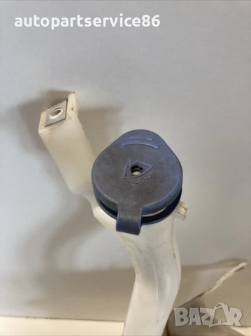 Резервоар за чистачки за бензин за Volvo C70 2.4 (2008) 4N51-13K163-CF, снимка 2 - Части - 54021006