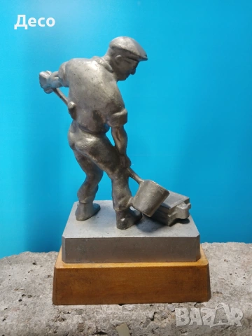 Стара статуетка леяр ГДР артефакт от социализма., снимка 3 - Антикварни и старинни предмети - 53658637