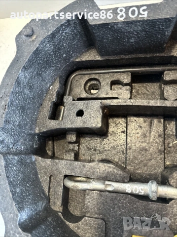 Комплект инструменти и крик за резервна гума за Peugeot 508 1.6 HDI (2012) 9681838080, снимка 2 - Части - 53766644