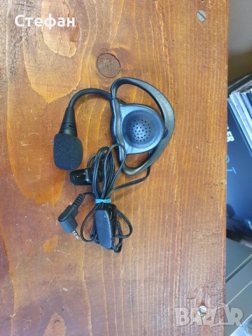 Слушалка с микрофон. Жак 2,5мм. В отлично техническо и визуално състояние.
