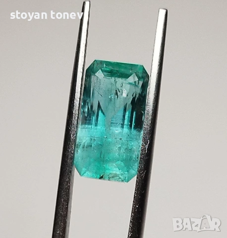 Магнетичен естествен изумруд с цвят на лагуна 2.08кт! Сертифициран! Нов!