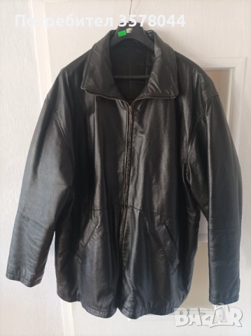Мъжко черно кожено яке.