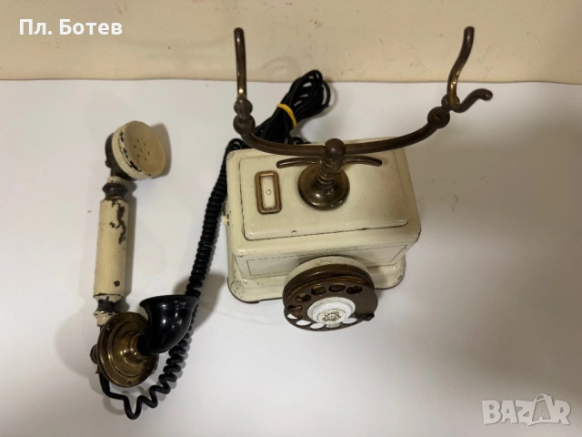 Стар метален телефон, снимка 3 - Антикварни и старинни предмети - 54143910