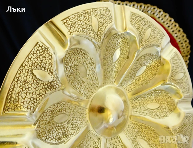 Персийски бронзов пепелник с 8 гнезда. , снимка 4 - Антикварни и старинни предмети - 53830531