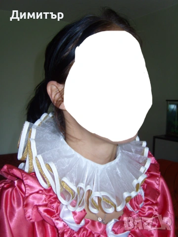 Бяла дантелена яка в бароков стил