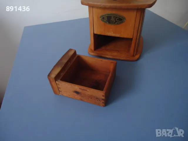 Стара ретро дървена мелница за кафе, снимка 4 - Антикварни и старинни предмети - 50342261