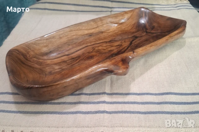 Ръчно изработена декоративна купа от орех с артистична неправилна форма