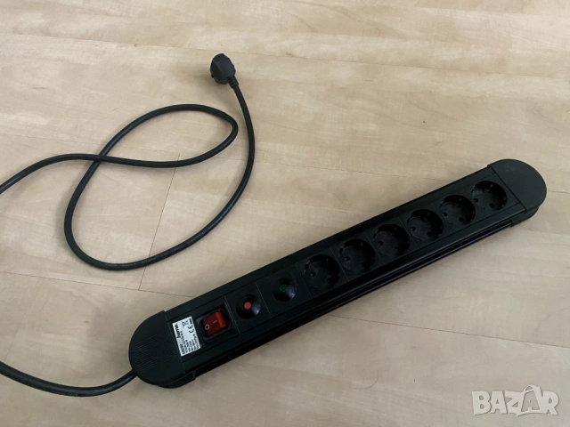 Разклонител HAMA с 6 гнезда 1.5 метра