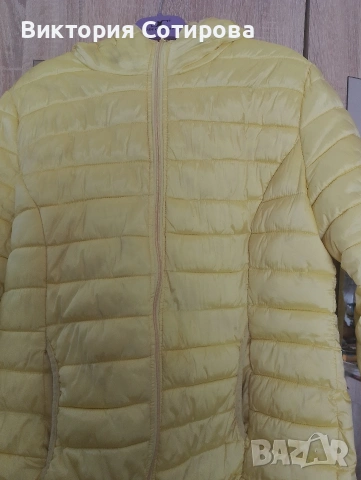 Заглавие: Слънчево жълто пролетно яке с качулка – като ново! Описание: Продавам леко и много удобно.